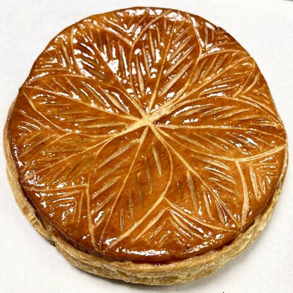 Fabrication artisanale de brioche des rois et galettes rois fait maison vieux port Marseille