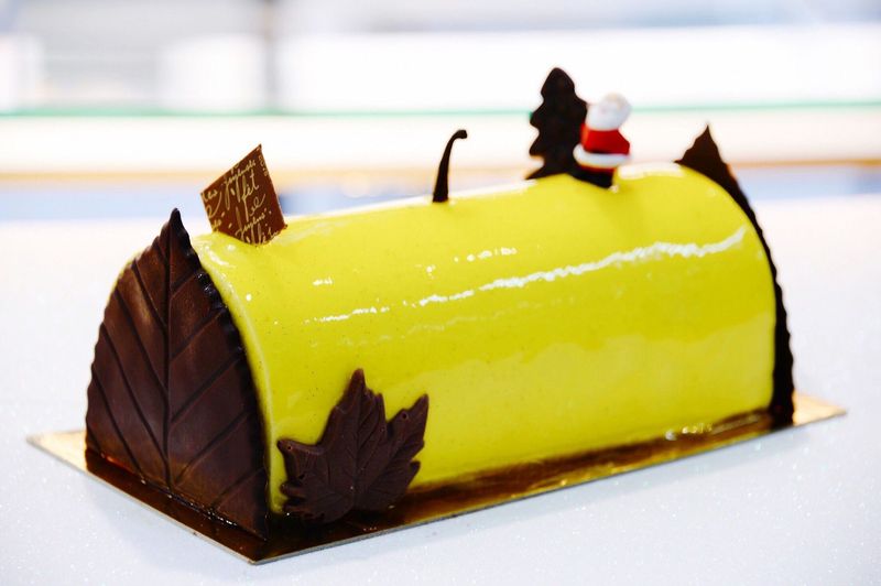 Bûche Pomme Faite Maison à Partager Noel Boulangerie Aixoise Marseille